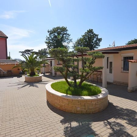 Apartmani Dekovic Materada Πόρετς Εξωτερικό φωτογραφία
