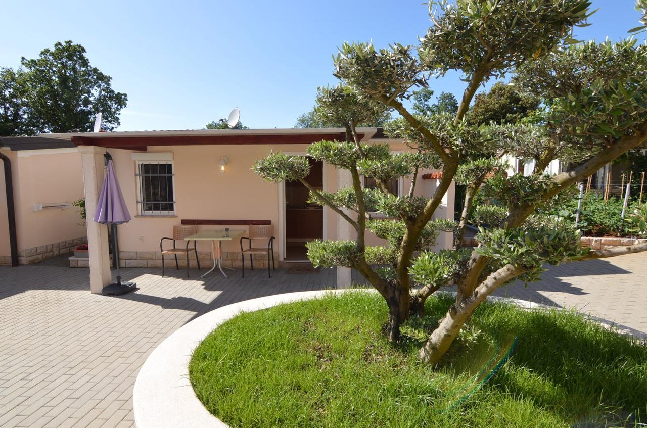 Apartmani Dekovic Materada Πόρετς Εξωτερικό φωτογραφία