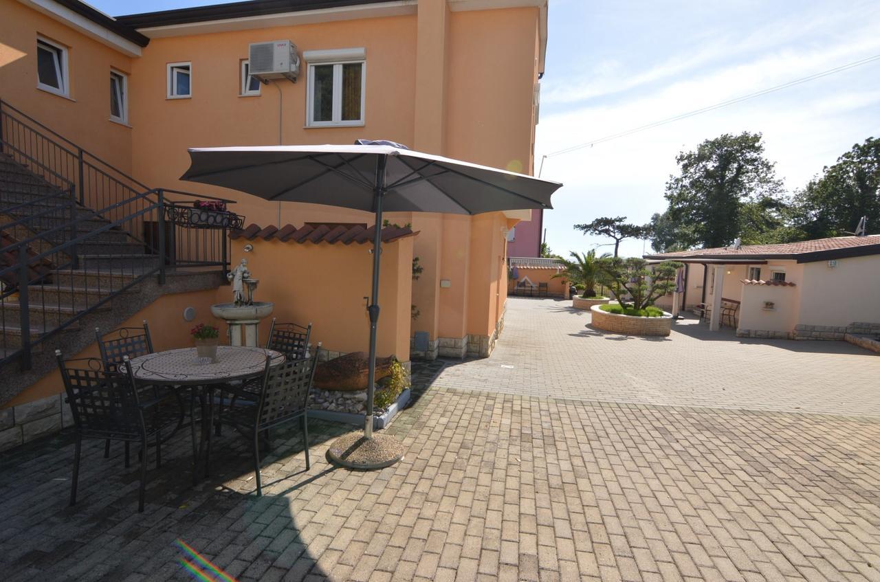 Apartmani Dekovic Materada Πόρετς Εξωτερικό φωτογραφία