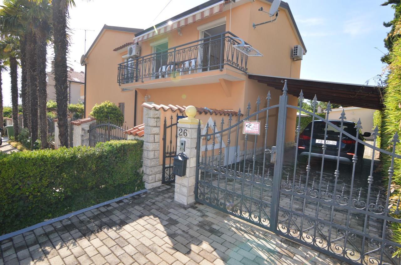 Apartmani Dekovic Materada Πόρετς Εξωτερικό φωτογραφία