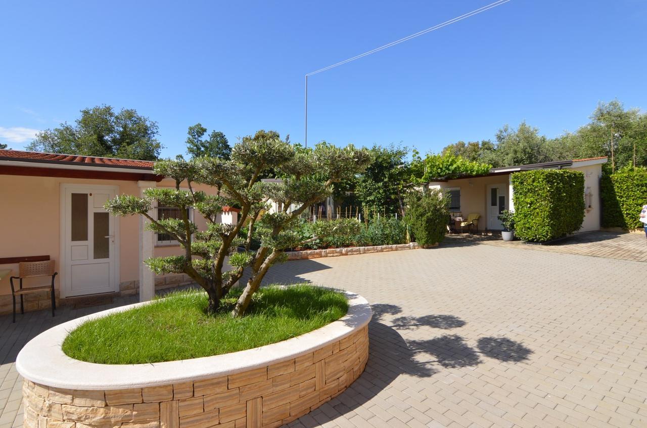 Apartmani Dekovic Materada Πόρετς Εξωτερικό φωτογραφία