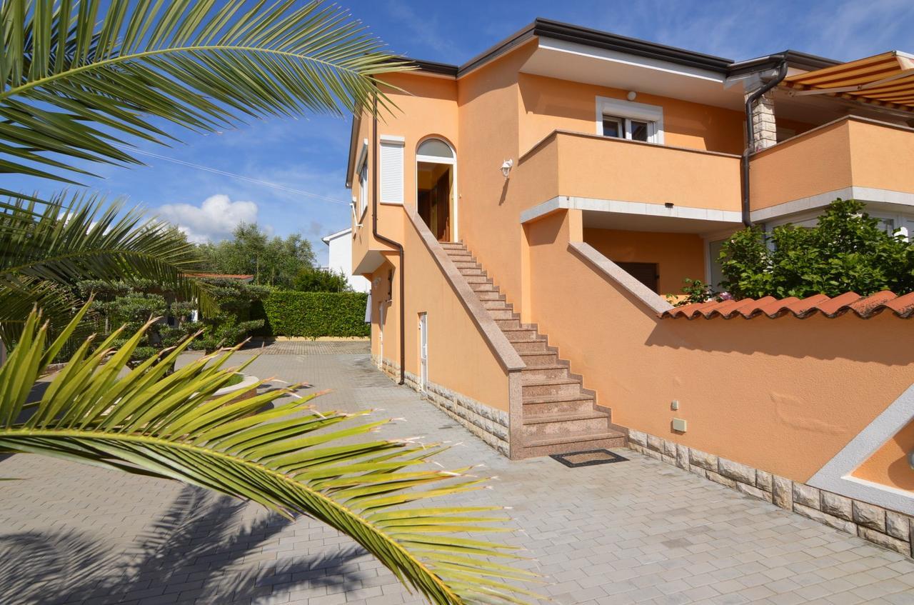 Apartmani Dekovic Materada Πόρετς Εξωτερικό φωτογραφία