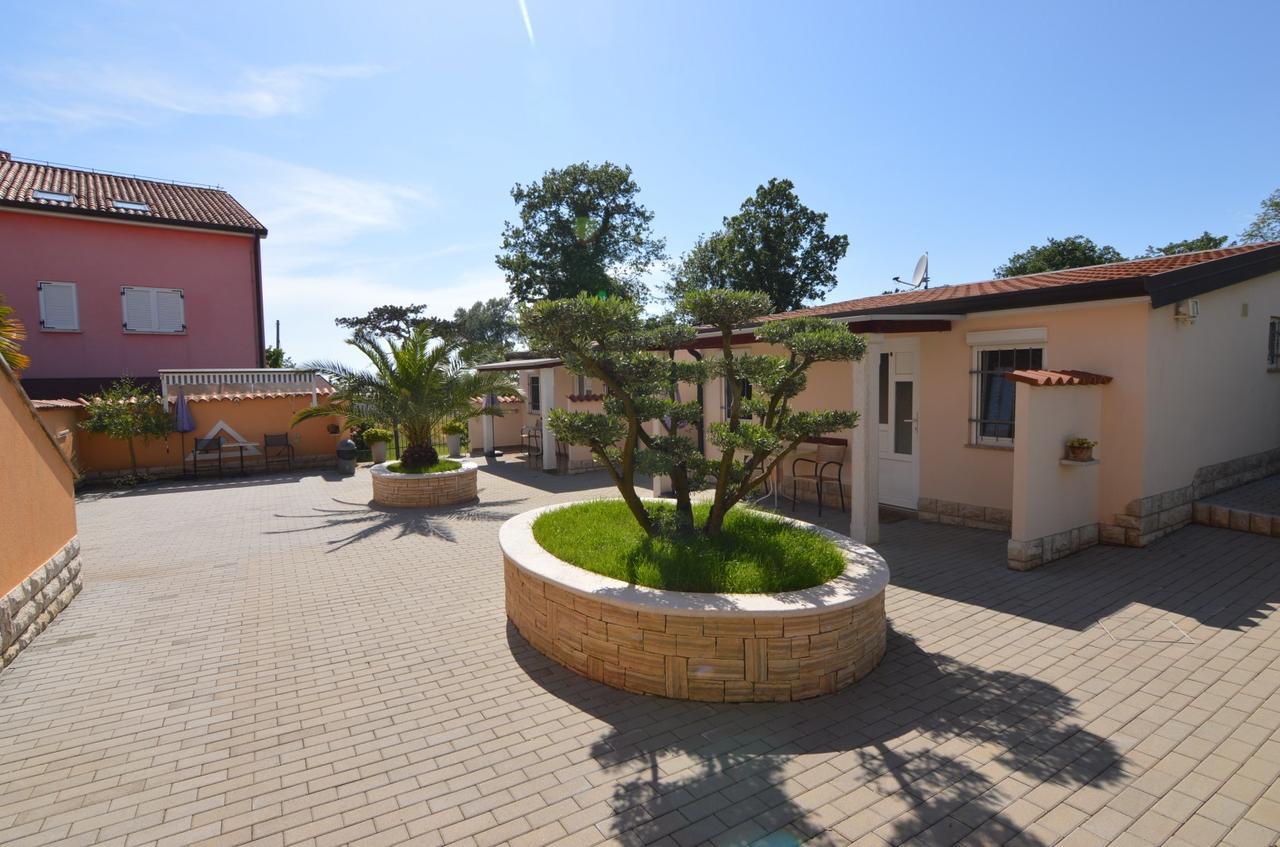 Apartmani Dekovic Materada Πόρετς Εξωτερικό φωτογραφία