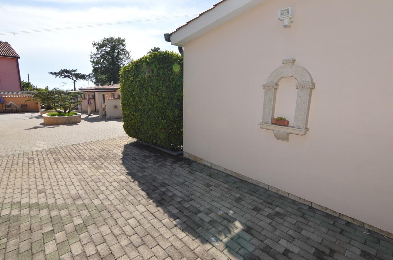 Apartmani Dekovic Materada Πόρετς Δωμάτιο φωτογραφία