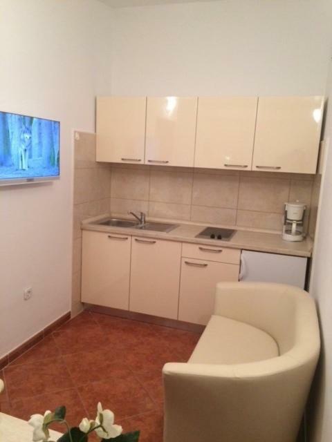 Apartmani Dekovic Materada Πόρετς Εξωτερικό φωτογραφία