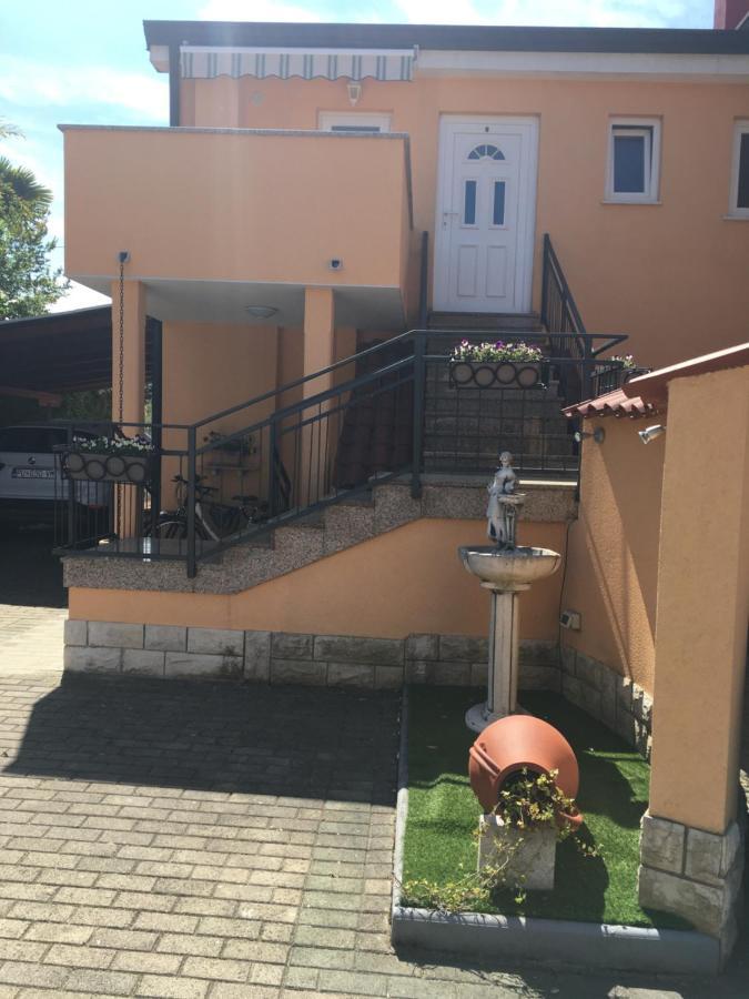 Apartmani Dekovic Materada Πόρετς Εξωτερικό φωτογραφία